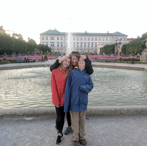 Meet your Posher, Lori - Picture 3 of 4